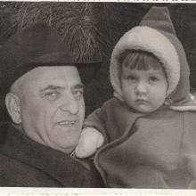 Константин Николаевич Мамардашвили с внучкой Алёной. Тбилиси, 1961г.