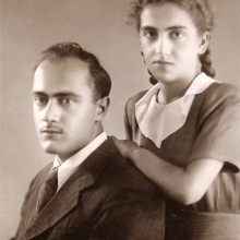 С сестрой Изой. Тбилиси, 1951 г.