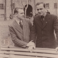 С Марленом Гапочкой. Весна 1950 г.