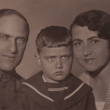 С родителями – Константином Николаевичем и Ксенией Платоновной Мамардашвили