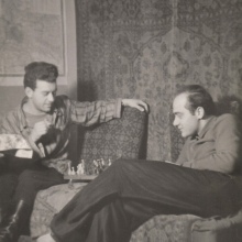 С Виктором Кумсишвили. Осень 1952 г. Москва, Ленинградский пр. 62